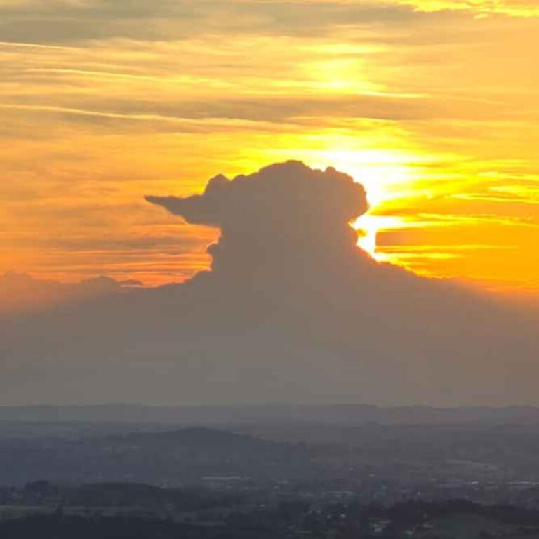 Derrière Chez Vous – Le Cumulonimbus